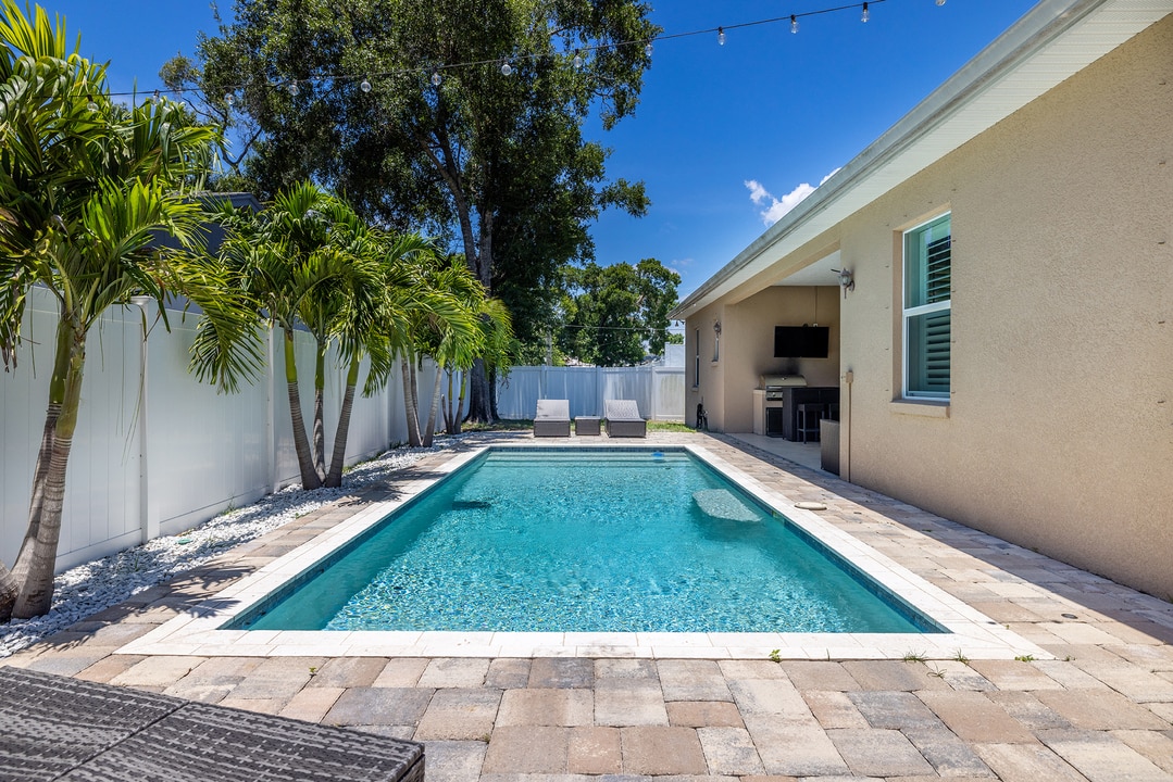 Property p4 image 36